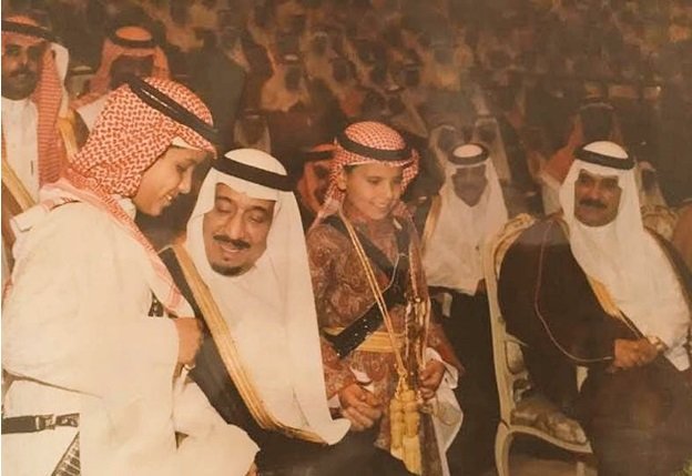 مجلة تتطرق إلى طفولة محمد بن سلمان