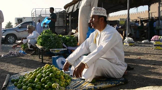 سلطنة عمان تعفي قطاعات من الضرائب