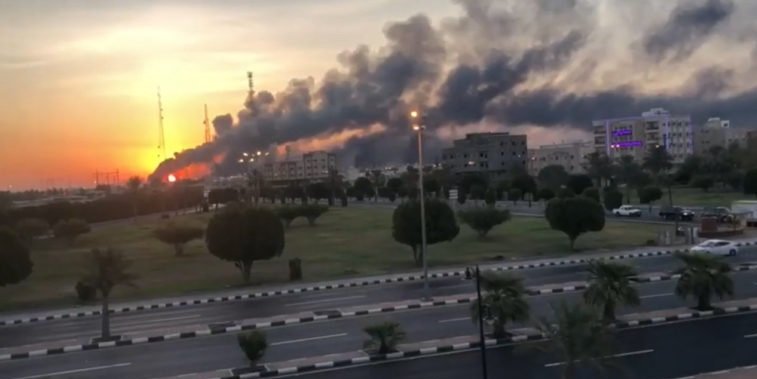 الحوثيون يهاجمون منشأة شركة أرامكو في جدة بصاروخ مجنّح