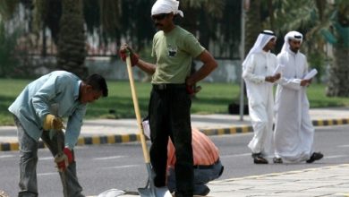 تقرير يرصد معاناة عمال المياومة في الكويت