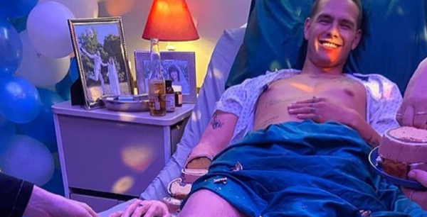 أغرب قالب كيك على شكل رجل.. يثير جدلًا كبيرًا