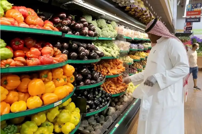 السعودية تعلق استيراد الخضروات والفواكه