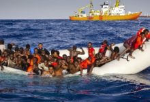 270 مهاجرًا تقطعت بهم السبل في البحر المتوسط