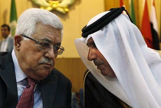 حمد بن جاسم يدعو الرئيس الفلسطيني لتسليم السلطة سلميًا