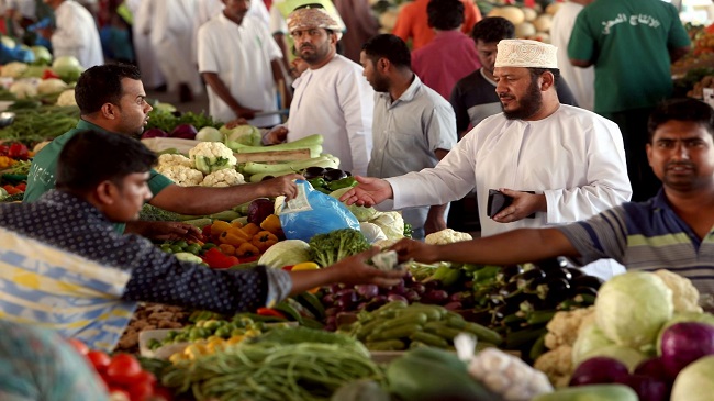 عدد العمالة الوافدة في القطاعين الحكومي والخاص في سلطنة عمان