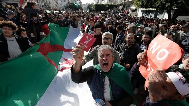 قائد الجيش الجزائري يطالب بعرقلة خطط لتعطيل الانتخابات