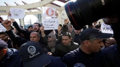حملة اعتقالات تطال نشطاء وصحفيين جزائريين قبل الانتخابات