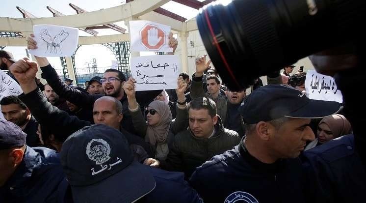 حملة اعتقالات تطال نشطاء وصحفيين جزائريين قبل الانتخابات