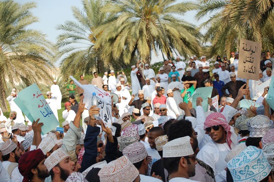 السعودية تبحث مساعدة عُمان
