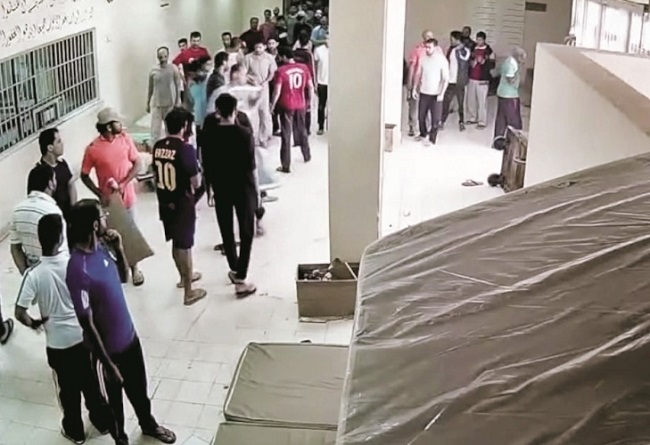سجناء بحرينيون يتعرضون لحملة قمع وحشية احتجاجًا على انعدام لقاحات الجائحة