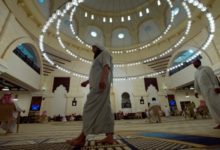 وزير سعودي يدافع عن الحد الأقصى لحجم مكبرات الصوت في المساجد