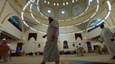 وزير سعودي يدافع عن الحد الأقصى لحجم مكبرات الصوت في المساجد