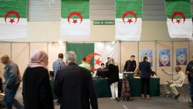 تجري الجزائر انتخابات برلمانية مبكرة