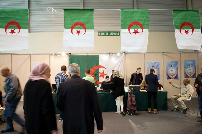 تجري الجزائر انتخابات برلمانية مبكرة