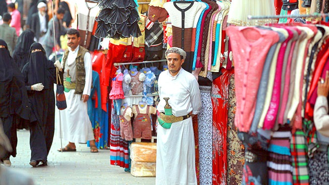 الحوثيون يعلنون حربًا ضد صور عارضات الملابس الداخلية