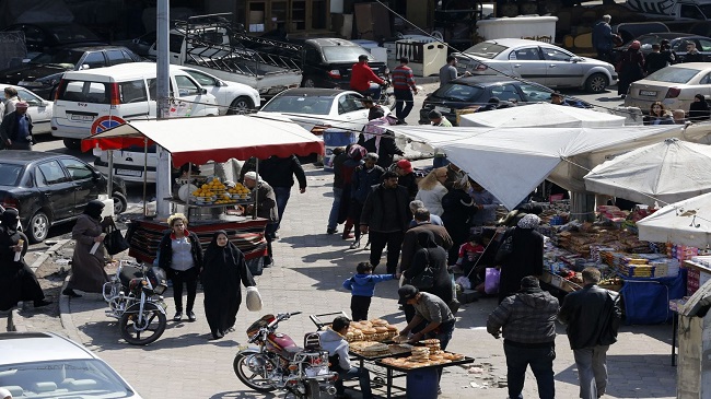 الموظفون من ذوي الدخل المنخفض في سوريا يهددون بترك وظائفهم