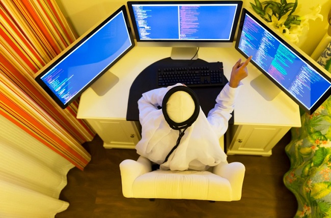تعاقد السلطات الإماراتية مع خبراء لتعزيز قدراتها التجسسية