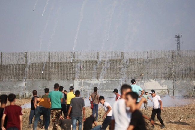 إصابة العشرات في إطلاق النار على متظاهرين في غزة
