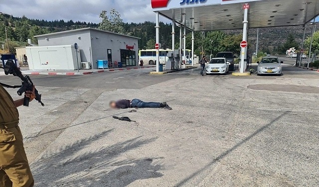 مقتل أربعة