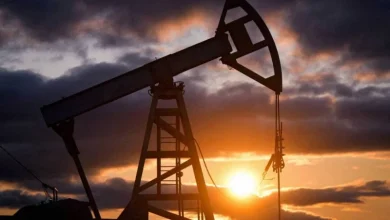 أسعار النفط تقفز أكثر من 2% بعد الضربات العسكرية على اليمن