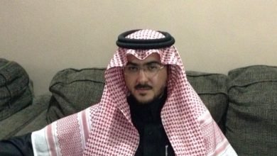 السعودية تعيد محاكمة رسام كاريكاتير بارز بتهمة التعاون مع قطر