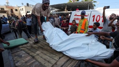 عشرات الفلسطينيين