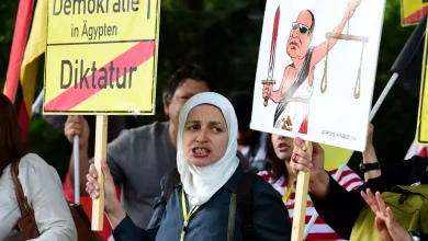 مصر تكثف حملتها على المدافعين عن حقوق الإنسان في المنفى