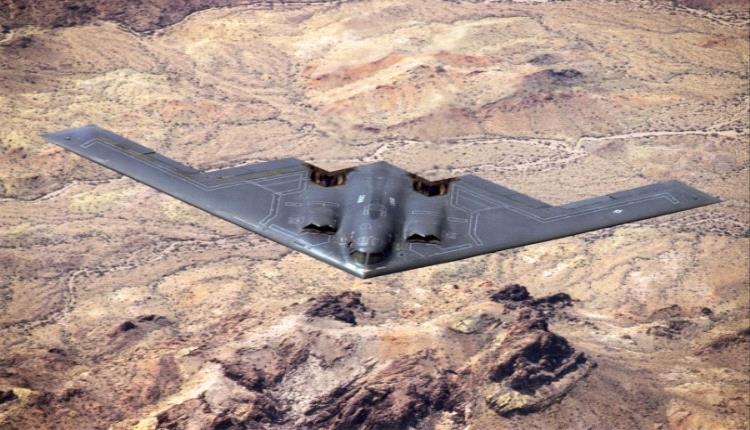 قاذفات B-2 الأمريكية