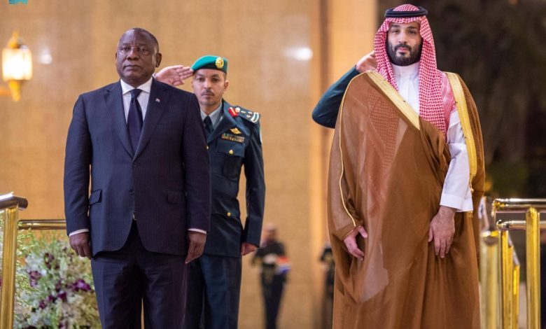ولي العهد السعودي محمد بن سلمان ورئيس جنوب أفريقيا سيريل رامافوزا