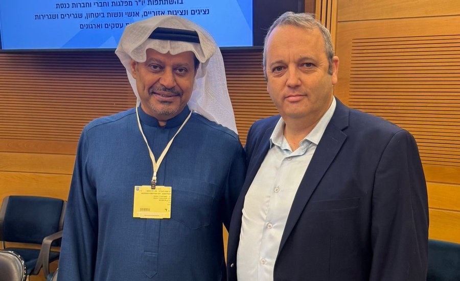 عبدالعزيز الخميس