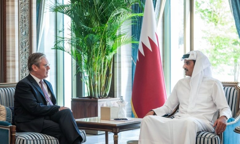 أمير قطر يتلقى اتصالًا من كير ستارمر
