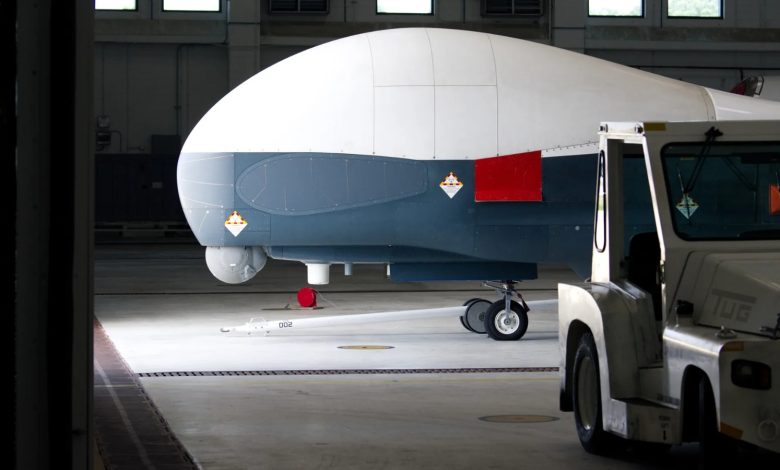 طائرة استطلاع بدون طيار من طراز MQ-4C Triton