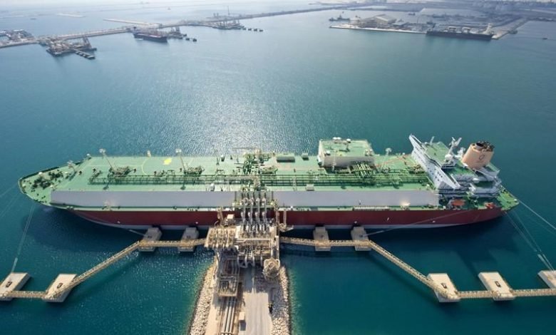 السعودية تلجأ إلى السوق الفورية لإنعاش صادرات النفط بعد الحرب مع إيران