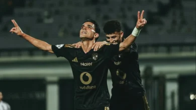 الأهلي المصري يتصدر الوصافة بعد فوزه على زد بثنائية في القاهرة