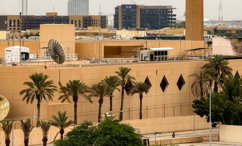 سفارة أمريكا في الرياض تصدر تحذيرًا أمنيًا جديدًا لموظفيها بشأن السفر إلى الطائف وينبع